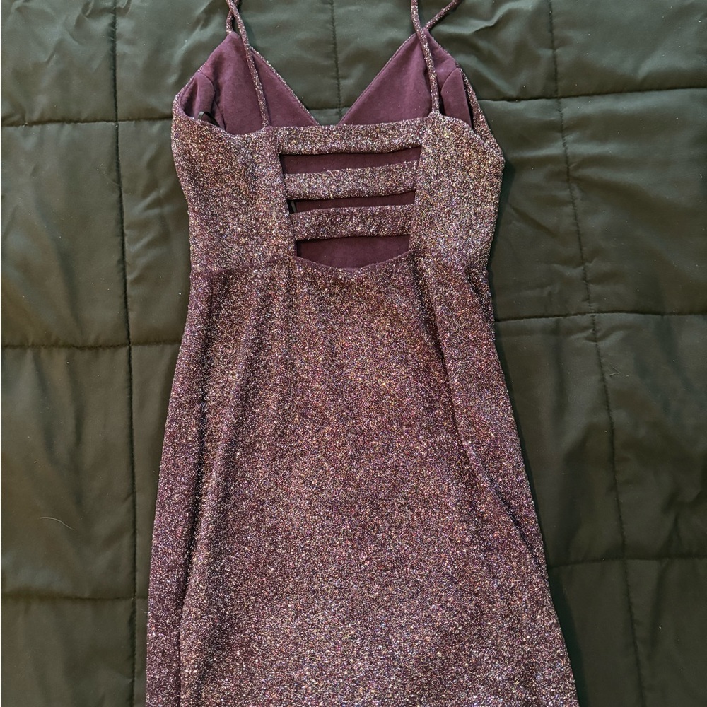 Elegant Glittering Dress - Picture 2 of 3